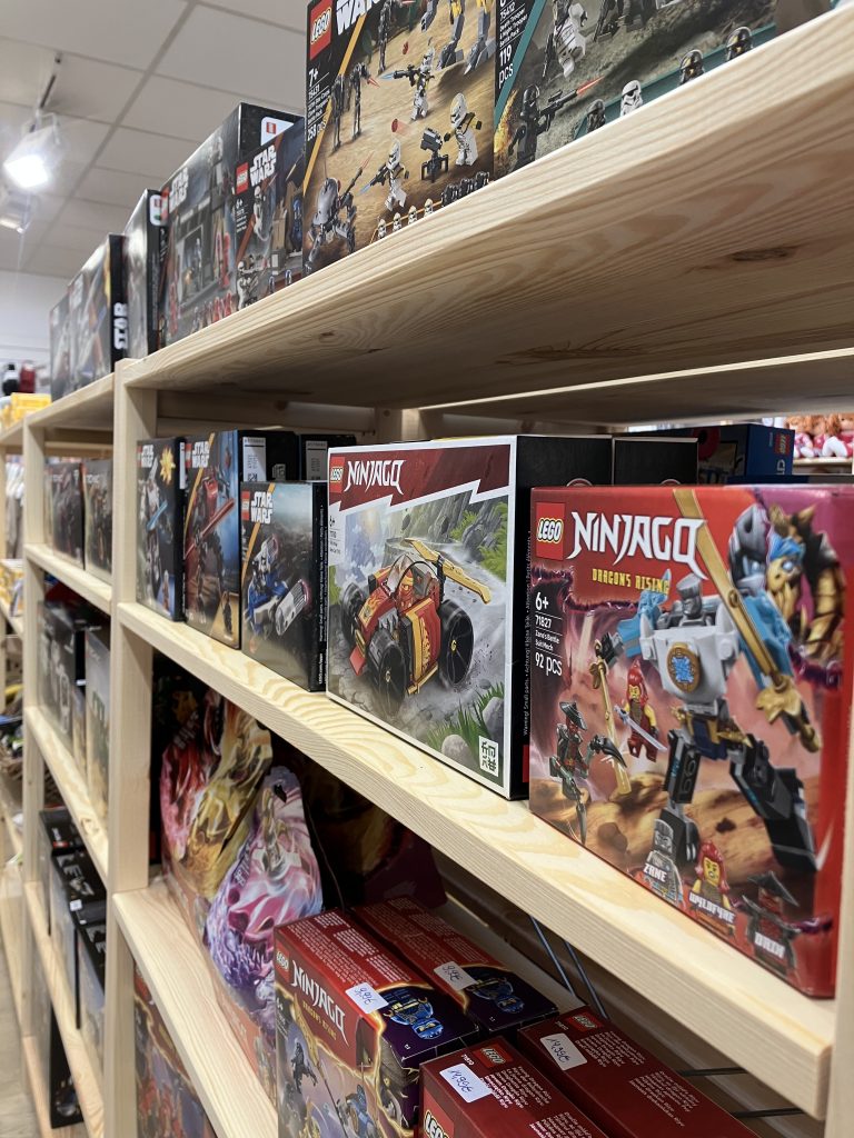 Ninjago Regal bei den SchleiZwergen